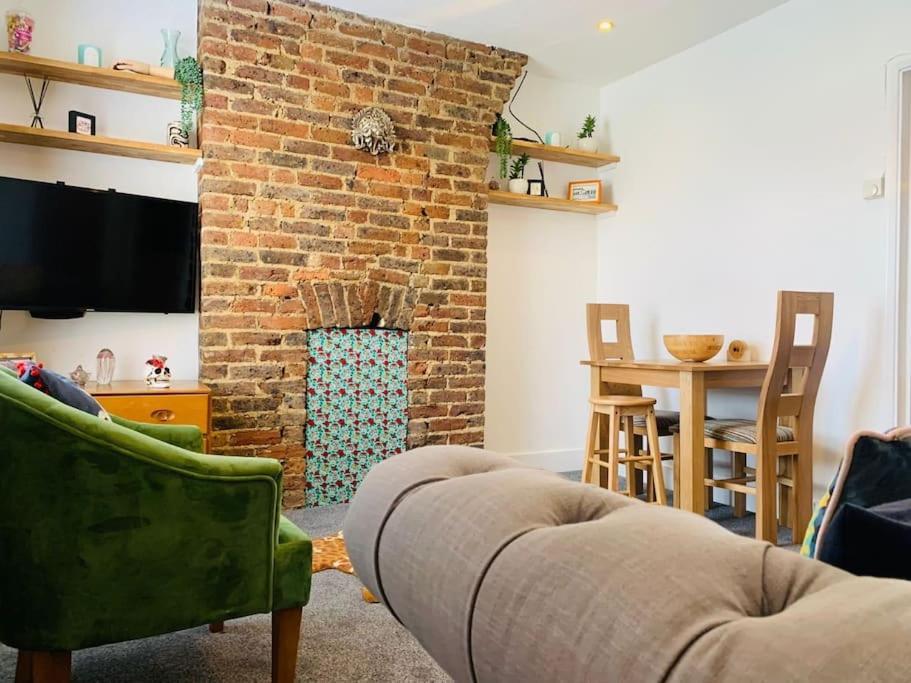 Funky 2 Bedroom Apartment In Town Centre Hastings Exteriér fotografie